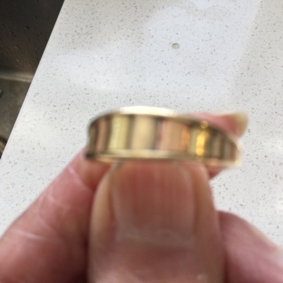 Lovely 10 K gold Tri colour band Size 7 3/4 - Picture 3 of 10